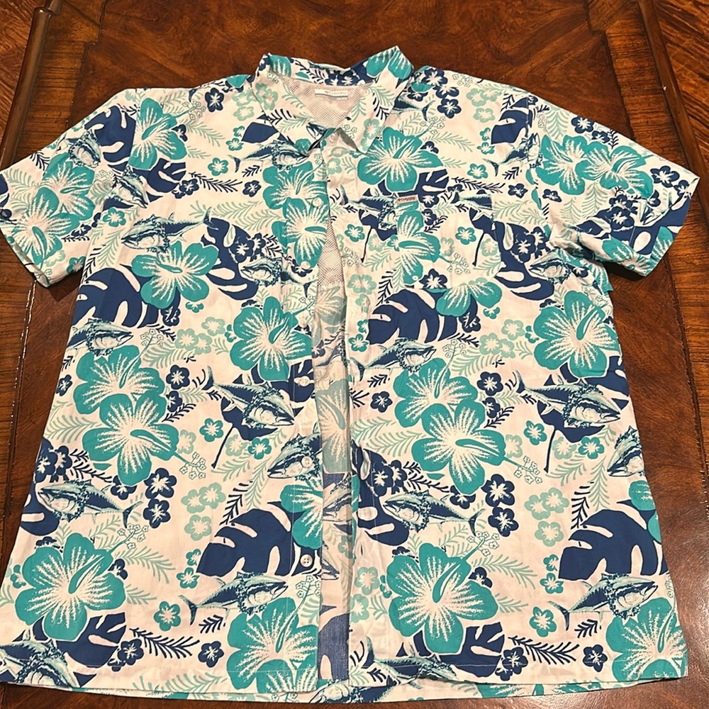 Columbia sportswear good for fishing or golfing. Like New without tags 2XL